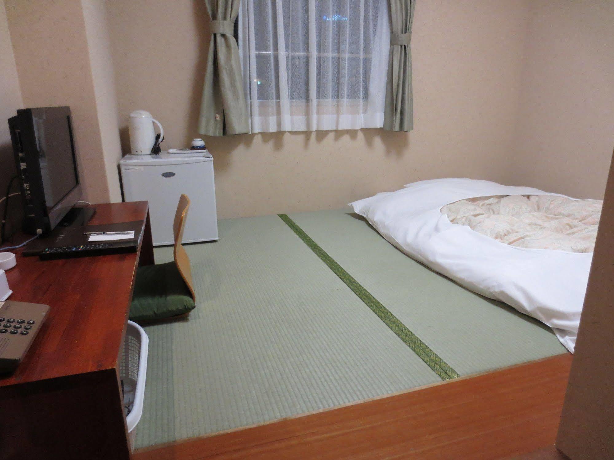 Hotel Minatoya Kōchi Exteriör bild